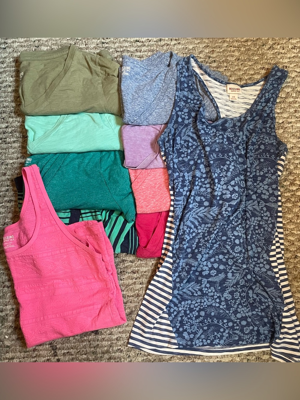 Lot of 11 Mossimo Tops Size L/XL - 9 V-Neck Tees & 2 Tank Tops EUC
